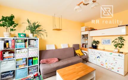 Na predaj priestranný  3-izb. byt na Ťahanovciach s balkónom