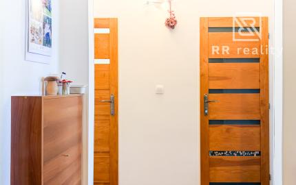 Na predaj priestranný  3-izb. byt na Ťahanovciach s balkónom