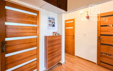 Na predaj priestranný  3-izb. byt na Ťahanovciach s balkónom