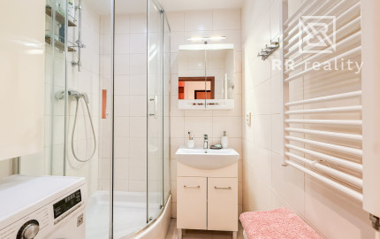 Na predaj priestranný 2-izb. byt po kompletnej rekonštrukcii