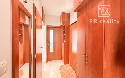 Na predaj priestranný 2-izb. byt po kompletnej rekonštrukcii