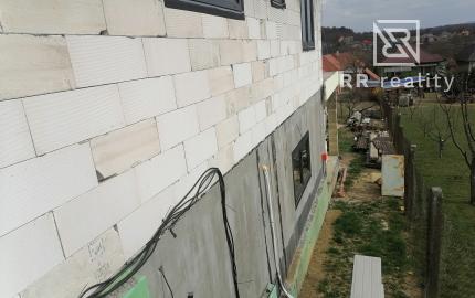 Novostavba RD v centre obce Šemša