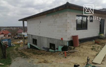 Novostavba RD v centre obce Šemša