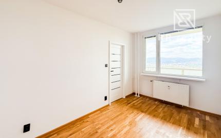Na predaj 2-izb. byt po novej rekonštrukcii, pražský typ