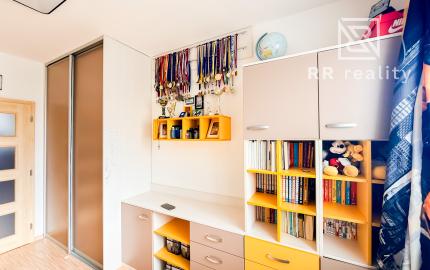 Na predaj veľký 3-izbový byt po rekonštrukcii na KVP