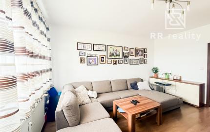 Na predaj veľký 3-izbový byt po rekonštrukcii na KVP