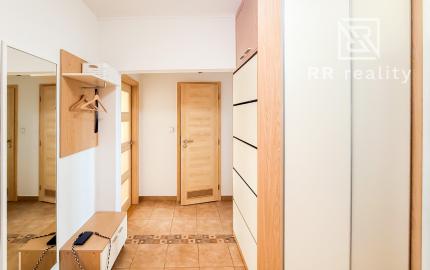 Na predaj veľký 3-izbový byt po rekonštrukcii na KVP