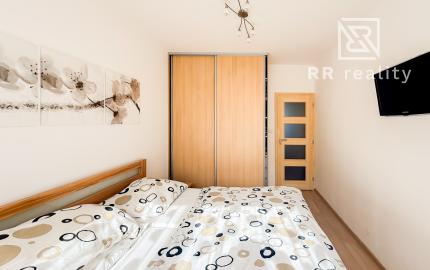 Na predaj veľký 3-izbový byt po rekonštrukcii na KVP