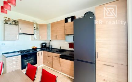 Na predaj veľký 3-izbový byt po rekonštrukcii na KVP