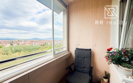 Na predaj veľký 3-izbový byt po rekonštrukcii na KVP