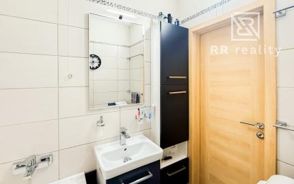 Na predaj veľký 3-izbový byt po rekonštrukcii na KVP