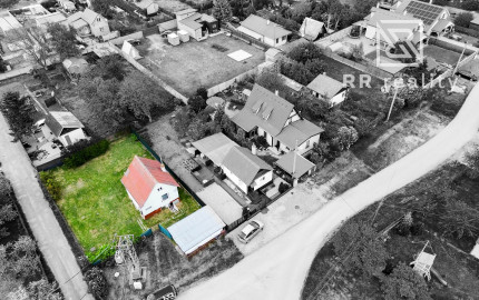 VALALIKY stavebný pozemok 424 m2, všetky IS na pozemku