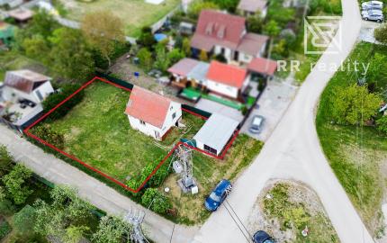 VALALIKY stavebný pozemok 424 m2, všetky IS na pozemku