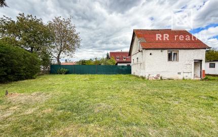 VALALIKY stavebný pozemok 424 m2, všetky IS na pozemku