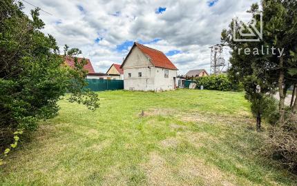 VALALIKY stavebný pozemok 424 m2, všetky IS na pozemku