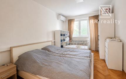 Na predaj veľký tehlový  2 izb. byt s loggiou na Podhradovej