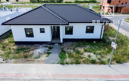 Novostavba RD, VÝCHODNÉ MOKRANCE, všetky IS, asfaltové cesty
