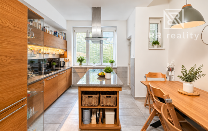 Predaj: tehlový staromestský 5-izb. byt širšom centre, 130m2