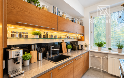 Predaj: tehlový staromestský 5-izb. byt širšom centre, 130m2