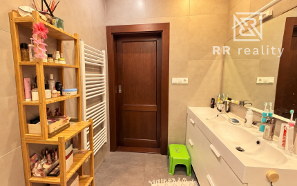 Predaj: tehlový staromestský 5-izb. byt širšom centre, 130m2