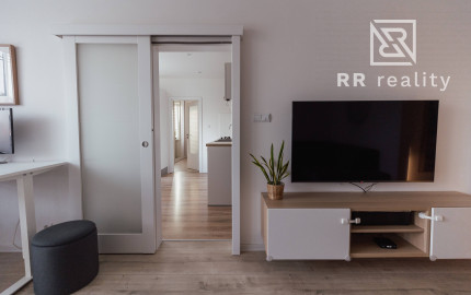 PREDANÉ - 3 izbový byt po kompletnej rekonštrukcii - Karpatská ul.