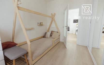 PREDANÉ - 3 izbový byt po kompletnej rekonštrukcii - Karpatská ul.