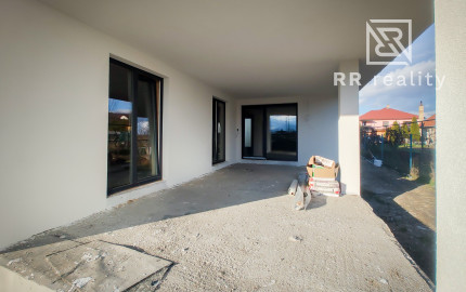 ĎURKOV, novostavba RD na kľúč, pozemok 600m2, komplet IS, TČ