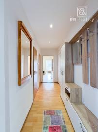 PREDANÉ - Na predaj 4i byt s loggiou, Terasa - Čapajevova