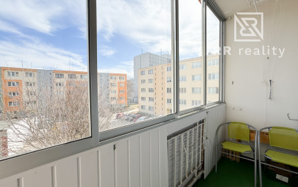 PREDANÉ - Na predaj 4i byt s loggiou, Terasa - Čapajevova