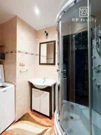 PREDANÉ - Na predaj 4i byt s loggiou, Terasa - Čapajevova