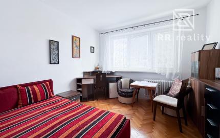 PREDANÉ - Na predaj 4i byt s loggiou, Terasa - Čapajevova