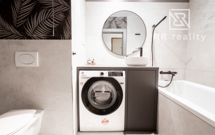 PREDANÉ - 1i byt s loggiou, 39m2 , Kompletná rekonštrukcia, Havanská