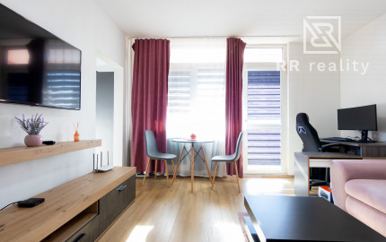 PREDANÉ - 1i byt s loggiou, 39m2 , Kompletná rekonštrukcia, Havanská