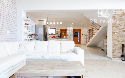 PEREŠ, Krompašská, PRÉMIOVÝ dom s dvojgarážou