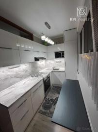 Komplet prerobený 85m2 4 izbový byt Košice Dargovských Hrdinov