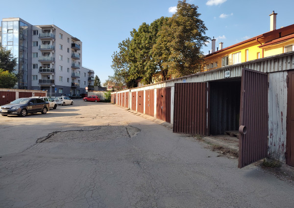 Na predaj garáž TERASA - za Spoločenským pavilónom