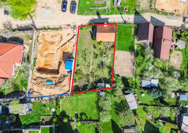 BAŠKA - Stavebný pozemok na výstavbu RD, len 6 minút od KVP