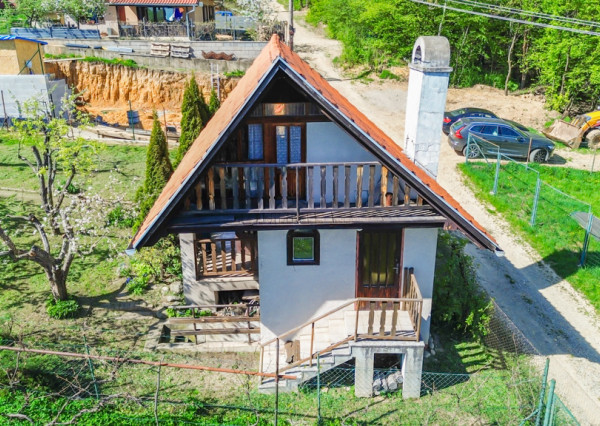 Chata v Baške len 6km od KE, pozemok s IS aj na výstavbu RD