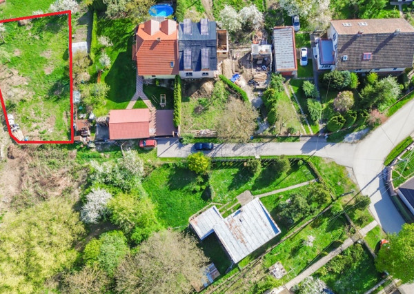 PREDANÉ - Pozemok Čaňa 600m2 , intravilán, IS k dispozícii