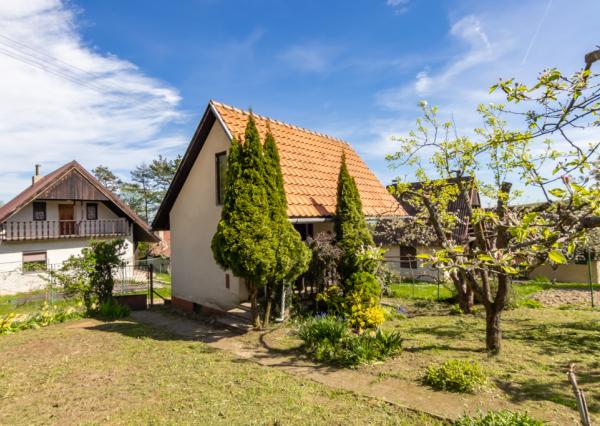 Chata v Baške len 6km od KE, pozemok s IS aj na výstavbu RD