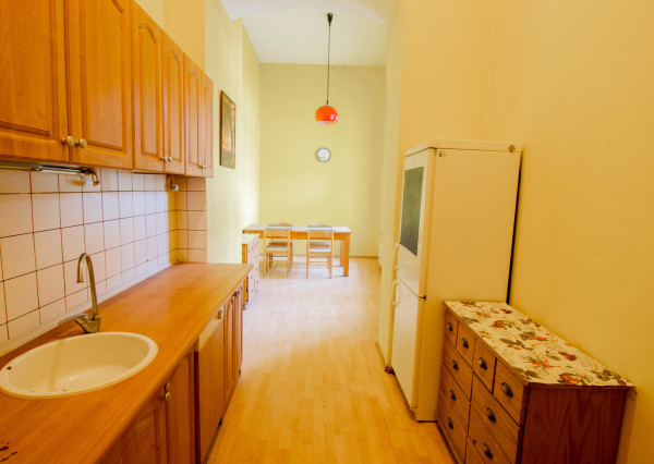 PREDANÉ - 3-izbový byt s krbom, 90 m2, centrum (Mäsiarska ul.)