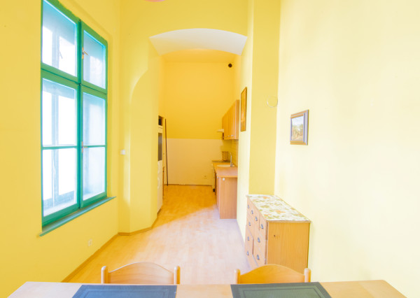 PREDANÉ - 3-izbový byt s krbom, 90 m2, centrum (Mäsiarska ul.)