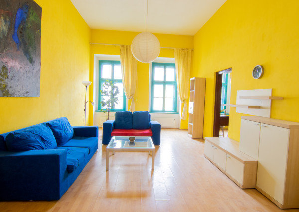 PREDANÉ - 3-izbový byt s krbom, 90 m2, centrum (Mäsiarska ul.)