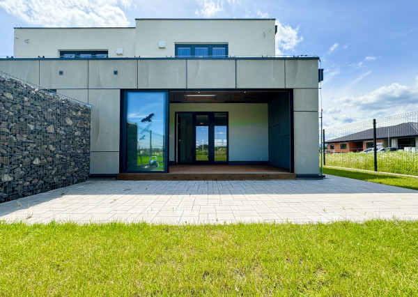 Skolaudovaná novostavba 2-podlažného RD 140m2, všetky IS