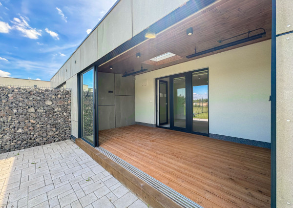 Skolaudovaná novostavba 2-podlažného RD 140m2, všetky IS