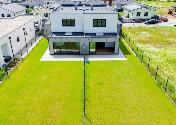 Skolaudovaná novostavba 2-podlažného RD 140m2, všetky IS