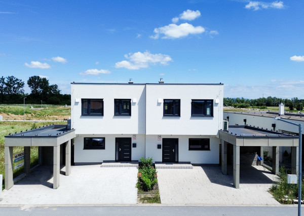 Skolaudovaná novostavba 2-podlažného RD 140m2, všetky IS