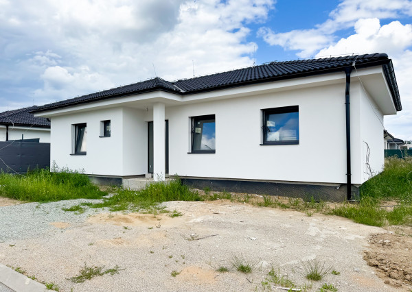 PREDANÉ - Novostavba 4i RD, NOVÉ MOKRANCE, všetky IS, asfaltové cesty