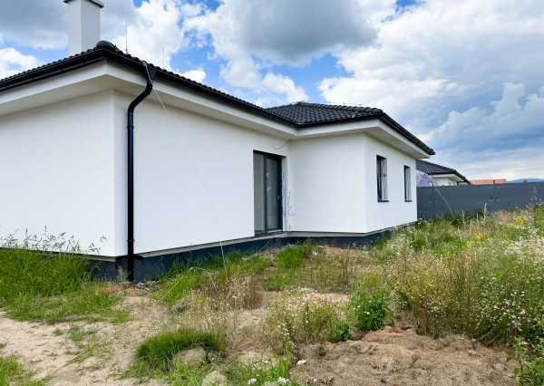 PREDANÉ - Novostavba 4i RD, NOVÉ MOKRANCE, všetky IS, asfaltové cesty