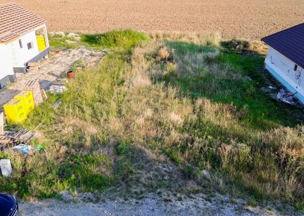 Stavebný pozemok 640m2 , Bačkovík - nová lokalita